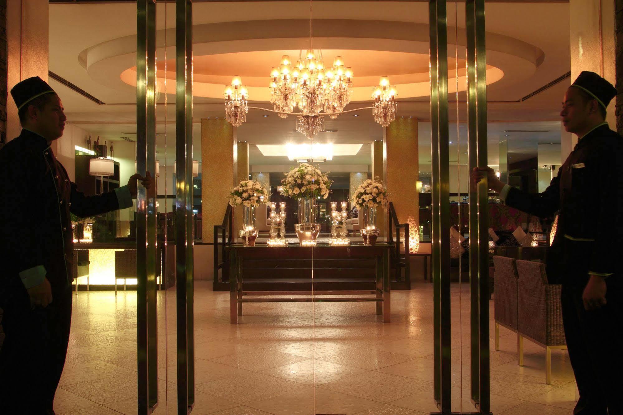 The Sulo Riviera Hotel Quezon City Extérieur photo