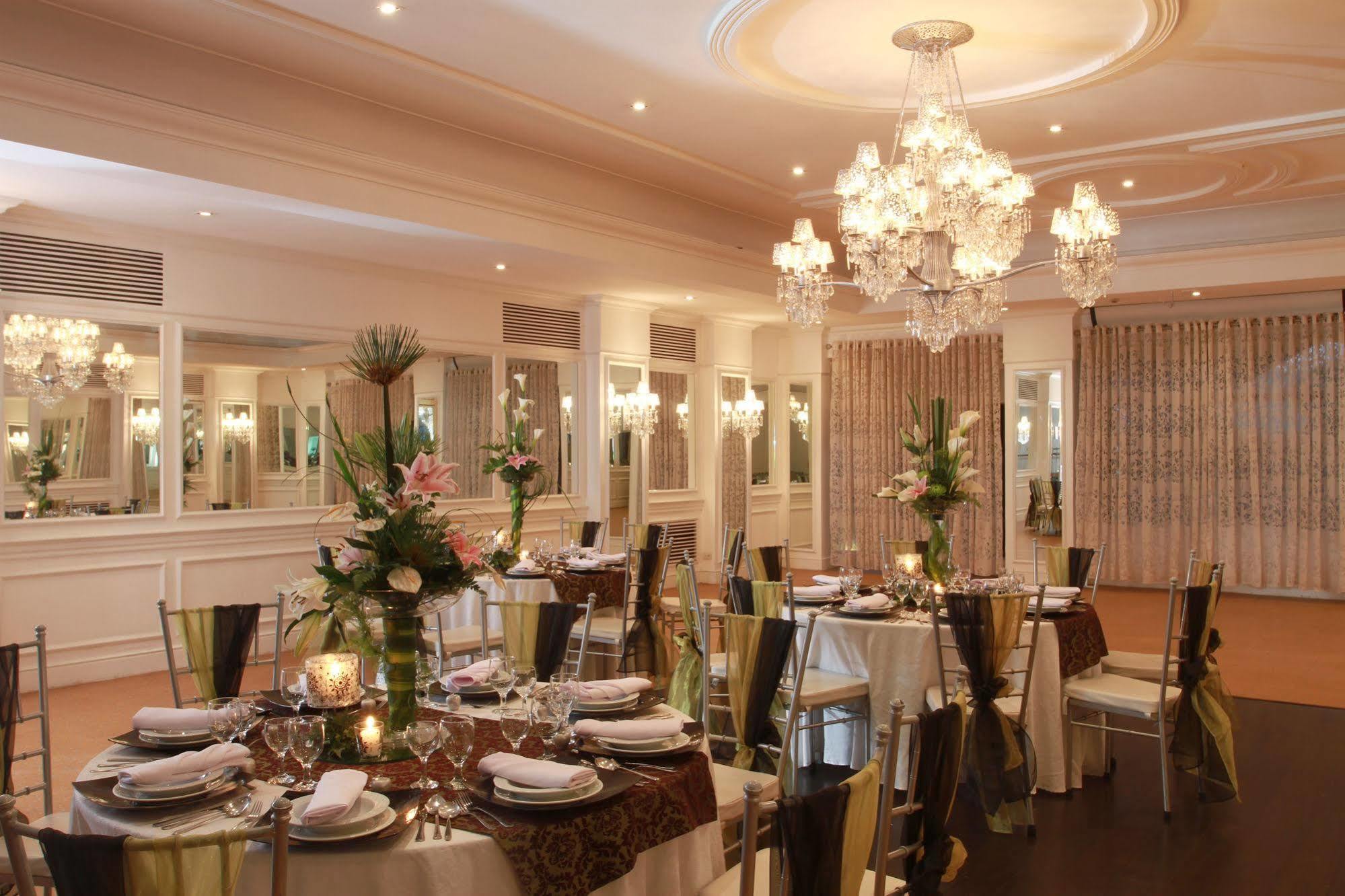 The Sulo Riviera Hotel Quezon City Extérieur photo